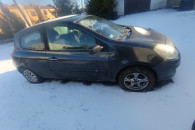 Renault Clio uszkodzone